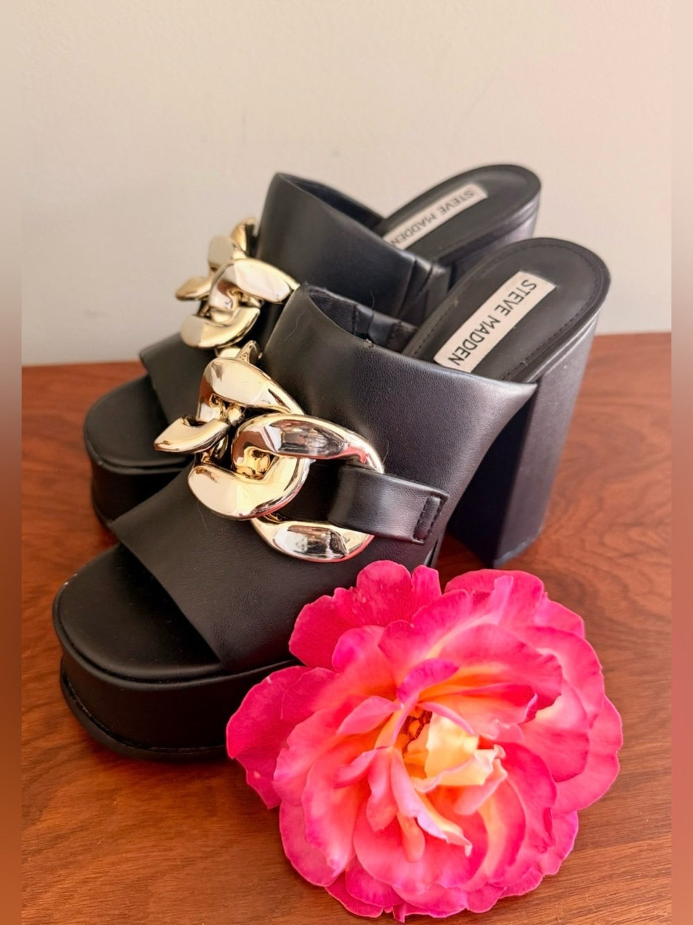 Steve Madden Holdup Platform Mules Black with Gold Chain NEW w Imperfections